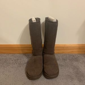 Tall Brown Women’s UGGs, Size 9 (W)